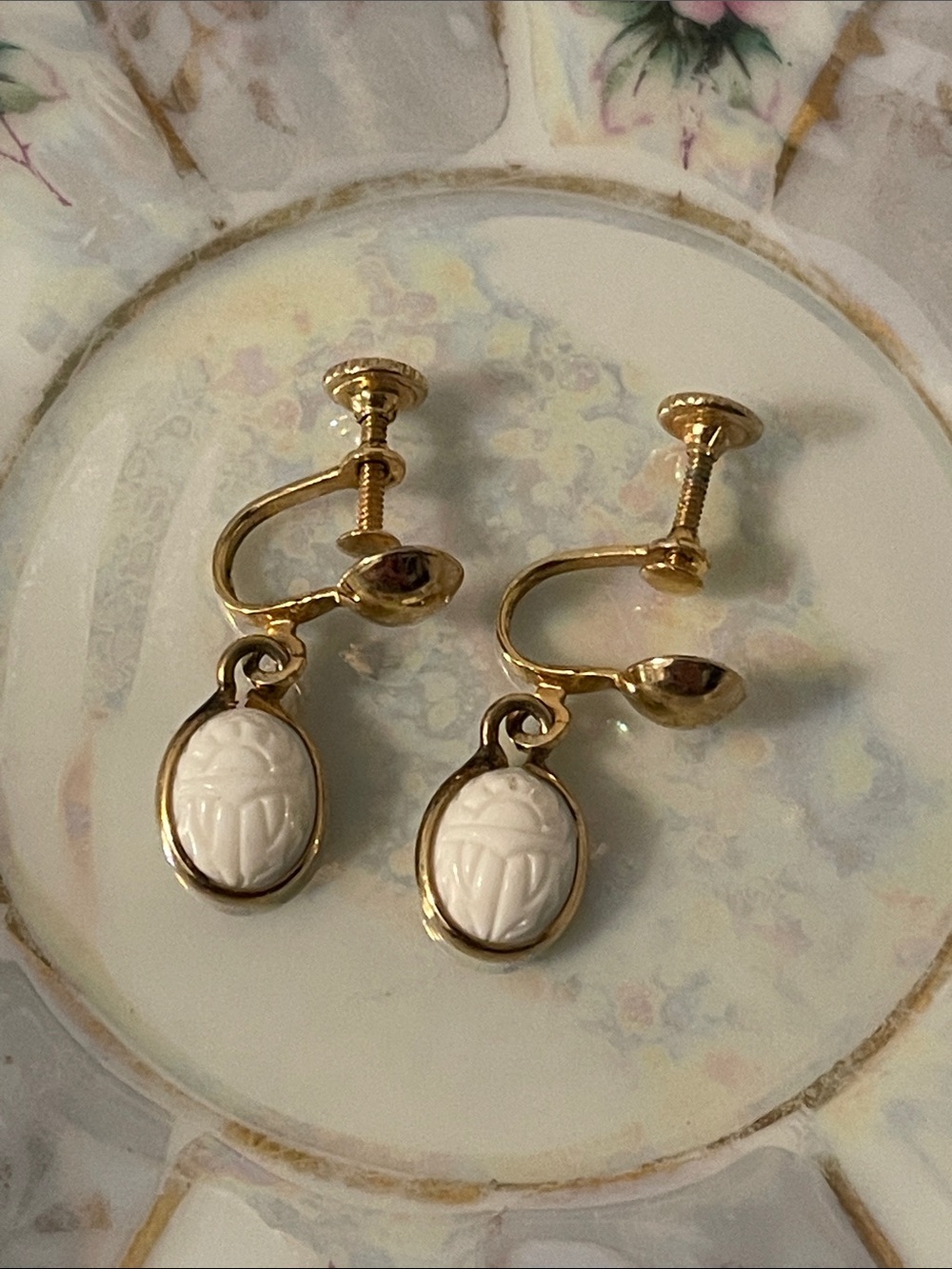 Vintage Egyptian Revival White Scarab Beetle Gold Tone Screw-back Earrings
